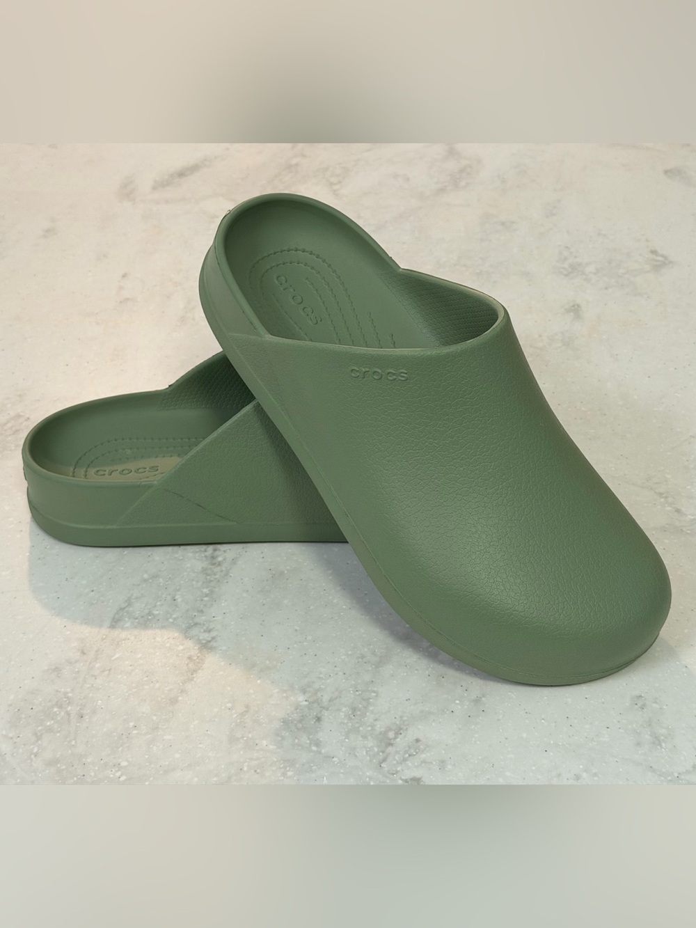 NWT Crocs Unisex Moss Green Dylan Mules Clogs Women’s 12, Men’s 10
